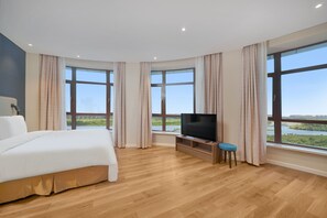 Standard Room, 1 King Bed, River View