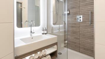 Secador de pelo, toallas