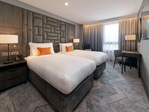 Tallelokero huoneessa, työpöytä