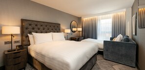 In-room safe, desk, laptop workspace, soundproofing - voco Edinburgh-Haymarket by IHG (Edinburgh)