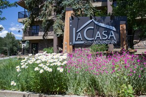 Exterior detail - Top-level condo close to summer fun with grills, hot tubs & parking (Steamboat Springs)