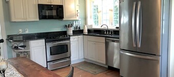 Waterfront Home, Large Property with Pool, Discount for Monthly/Seasonal Rentals