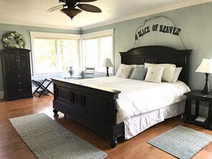 5 slaapkamers, een strijkplank/strijkijzer, wifi