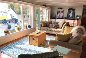 Televisión, chimenea y tenis de mesa