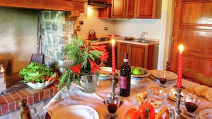 Dining - Spacious Holiday Home in Bucine With Pool (Bucine)