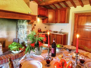 Dining - Spacious Holiday Home in Bucine With Pool (Bucine)