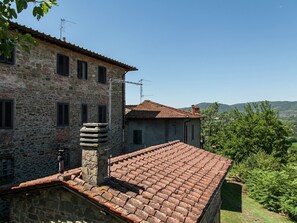 Exterior - Spacious Holiday Home in Bucine With Pool (Bucine)