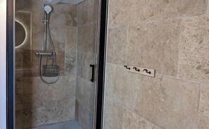 Villa | Bathroom - Courry Views: Pool & Nature (Courry)