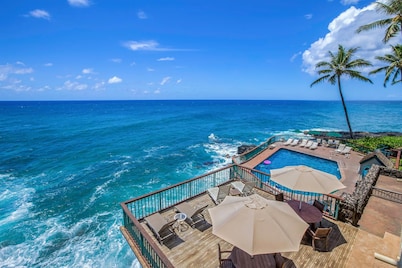 AC OCEANFRONT END-CORNER UNIT NOTHING BUT OCEAN AND TURTLES, B201