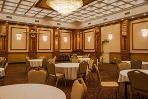 قاعة الولائم والاحتفالات