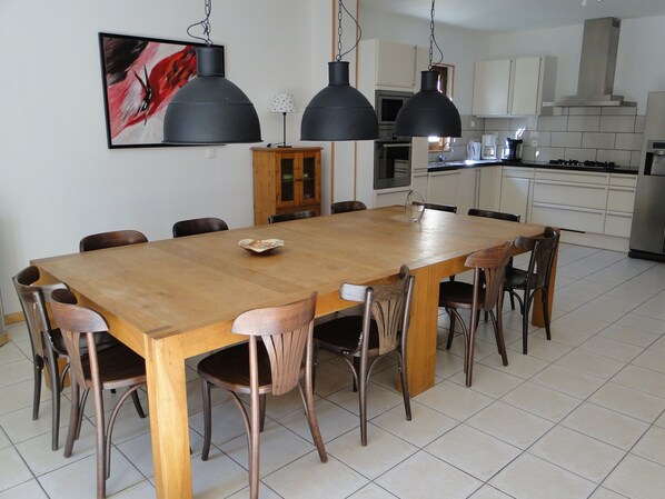 Dining - Modern Chalet in Vénosc With Swimming Pool (Les Deux Alpes)