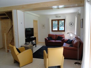 Chalet | Living room | DVD player, MP3 dock - Modern Chalet in Vénosc With Swimming Pool (Les Deux Alpes)