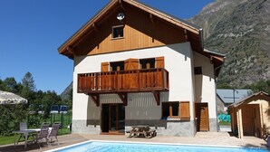 Exterior - Modern Chalet in Vénosc With Swimming Pool (Les Deux Alpes)