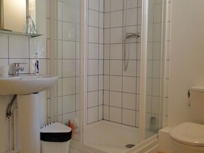 Chalet | Bathroom | Combined shower/tub, towels - Modern Chalet in Vénosc With Swimming Pool (Les Deux Alpes)