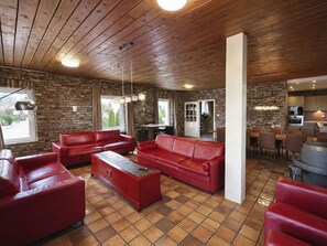 Unclassified image, 4 of 23, button