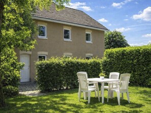 Unclassified image, 3 of 23, button