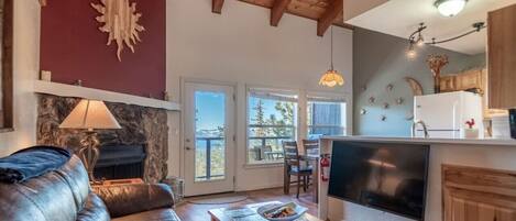Smart TV, fireplace