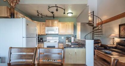 Rare Heavenly 2BR*Lake Views*Shuttle Access*Dog OK