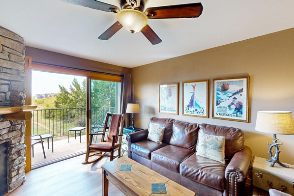 Fernseher, Kamin, DVD-Player, Videothek