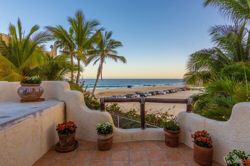 Beachfront, Private Pool, close to Downtown San Jose