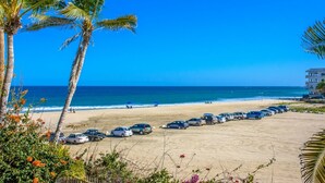 A beach with parked cars and palm trees. - Beachfront, Private Pool, close to Downtown San Jose (San Jose del Cabo)