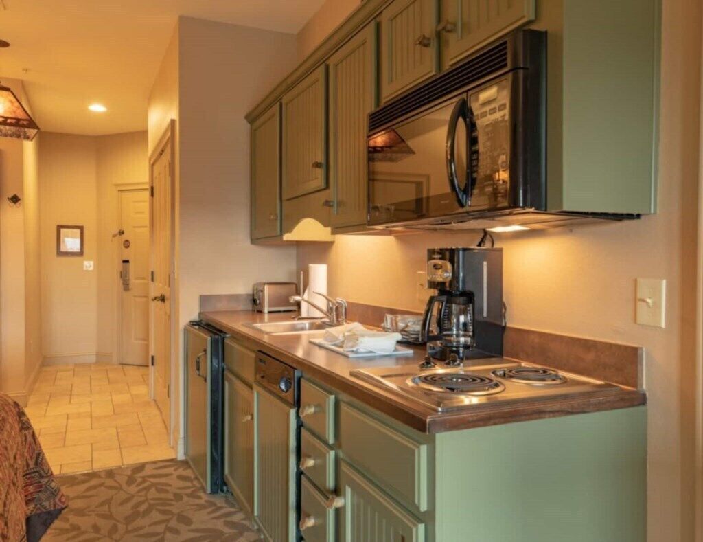 Coffee/tea maker, fridge, microwave, dishwasher
