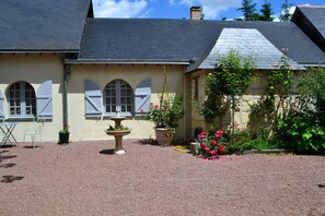Exterior - Romantic Loire Hideaway (Les Bois d'Anjou)