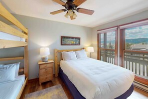 2 bedrooms, iron/ironing board, internet, bed sheets - Updated Steamboat condo with pool, hot tubs, & W/D - near lifts (Steamboat Springs)