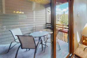 Outdoor dining - Updated Steamboat condo with pool, hot tubs, & W/D - near lifts (Steamboat Springs)