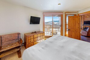 2 bedrooms, iron/ironing board, internet, bed sheets
