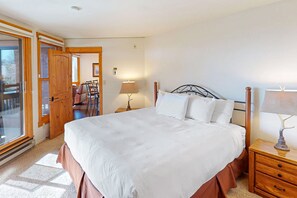 2 bedrooms, iron/ironing board, Internet, bed sheets
