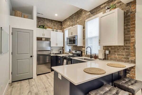 Fridge, microwave, oven, stovetop - 100 yr-old Charm! You won't want to leave - minutes to Downtown. (Salt Lake City)