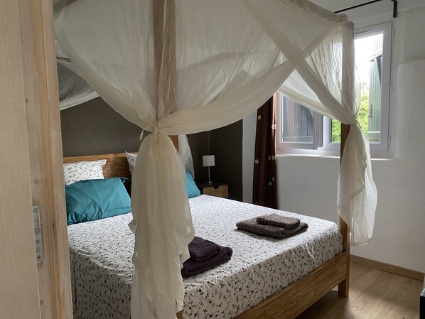 2 chambres, fer et planche à repasser, accès au Wi-Fi (inclus)