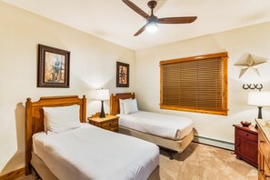 2 bedrooms, iron/ironing board, Internet, bed sheets