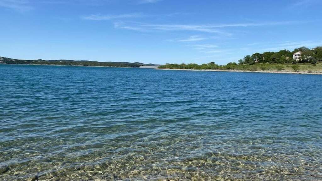 Bella Lago Vista at Canyon Lake! Waterfront with Amazing views!