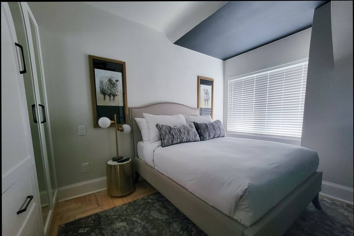 Habitación estándar, 1 cama matrimonial | Ropa de cama de alta calidad y camas con pillow-top