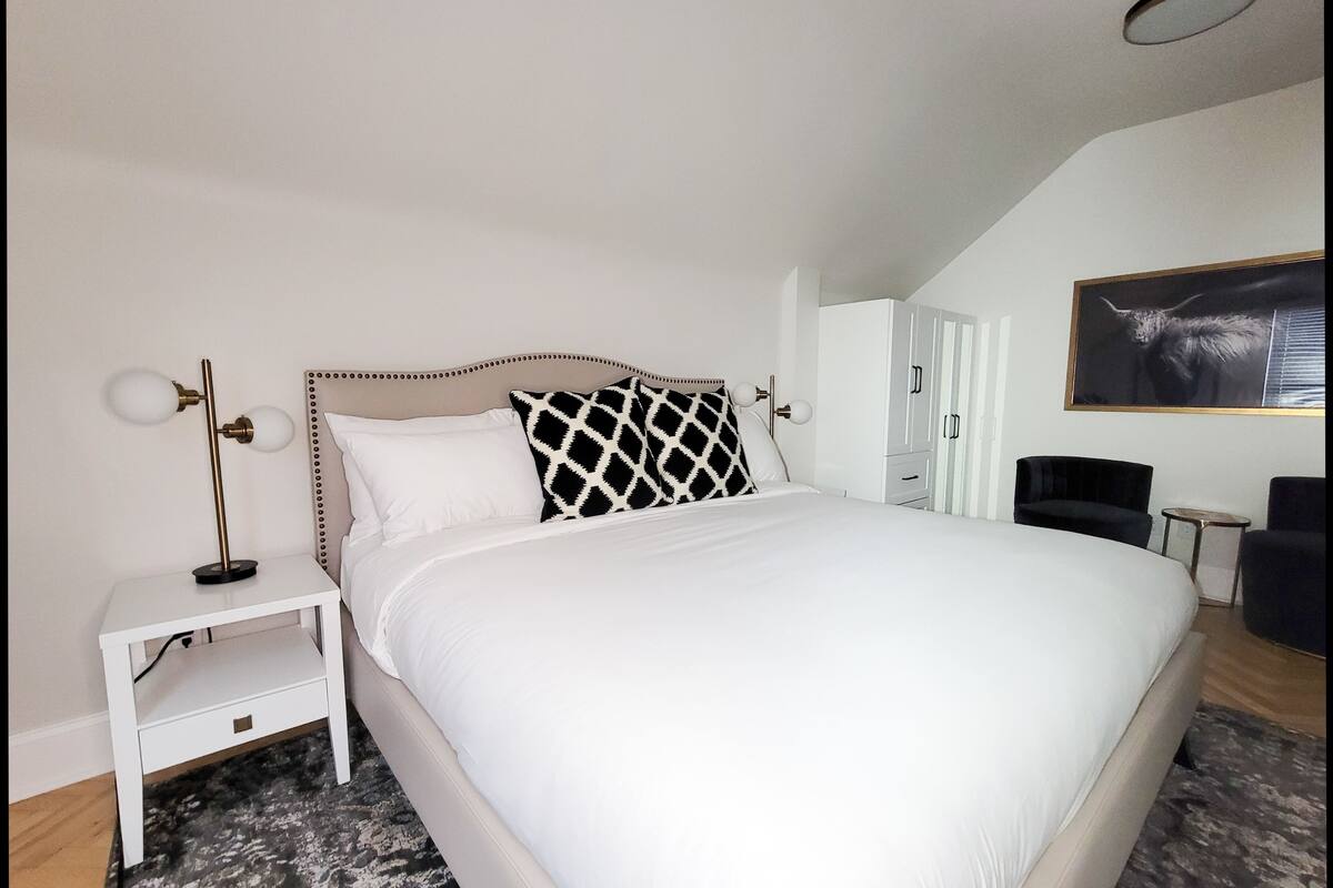 Ropa de cama de alta calidad y camas con pillow-top