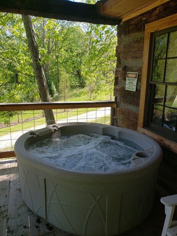 Outdoor spa tub