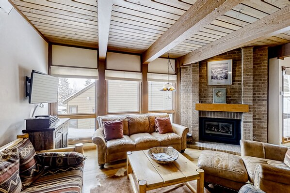 Téléviseur, foyer, lecteur de DVD