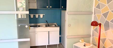 Microwave, oven, stovetop, coffee/tea maker