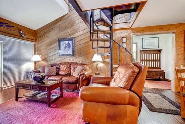 TV, fireplace, DVD player, books - Splendid ski-in/ski-out condo w/ loft area, gorgeous sunset & valley views (Steamboat Springs)