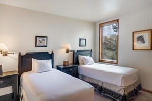 2 bedrooms, iron/ironing board, free Internet, bed sheets