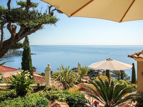 SUPERBE APPARTEMENT 80m2  VUE MER PANORAMIQUE DES ALPES A L'ESTEREL