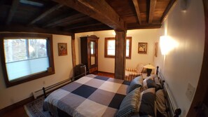 3 bedrooms, iron/ironing board, WiFi, bed sheets - Best of the Berkshires & Hudson Valley (Canaan)