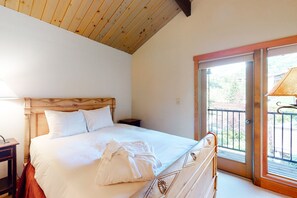 3 bedrooms, iron/ironing board, Internet, bed sheets