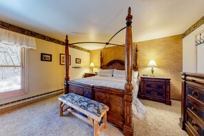 2 bedrooms, iron/ironing board, internet, bed sheets