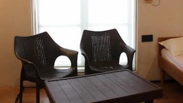 Twin Room | Living room