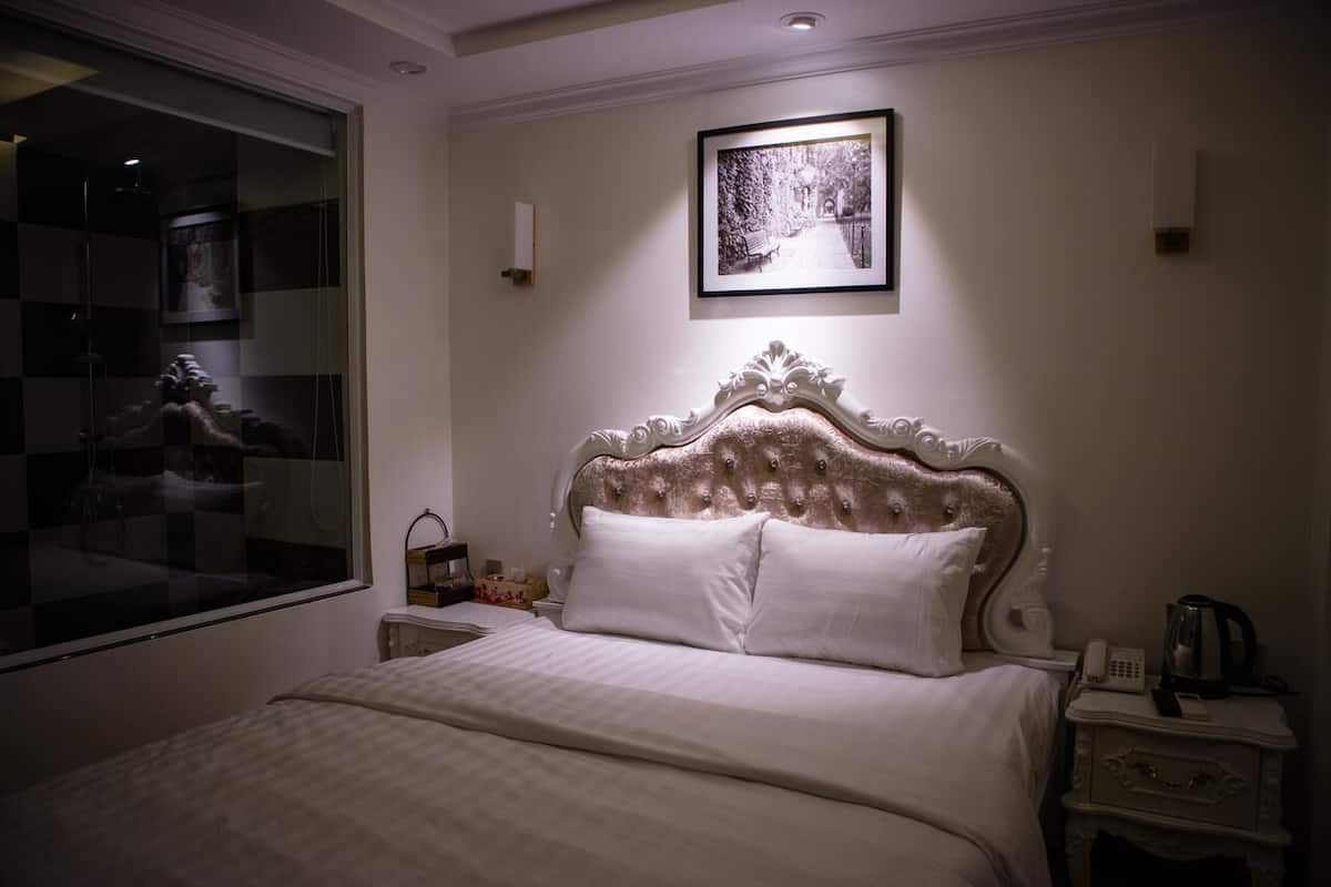 Royal Double Room | Minibar, desk, laptop workspace, blackout drapes