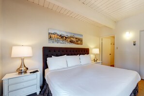 2 bedrooms, iron/ironing board, Internet, bed sheets