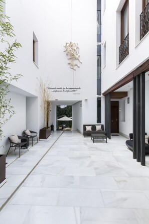 Property grounds - Elvira Suites (Granada)